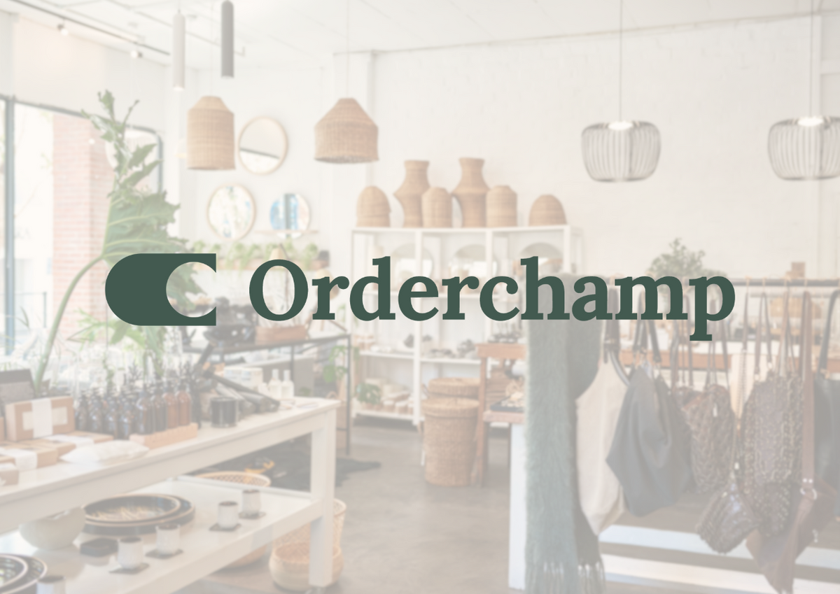 Orderchamp in groene letters op een transparante foto van een concept store