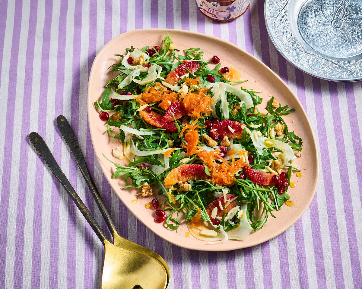 Venkelsalade met Wortel Wonder dressing op tafel - Vers van de Pers Food